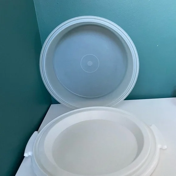 𝅺vintage TUPPERWARE 9” Pie Keeper With Cover Opaque Round  719-1 / 720-1 U.S.A. - Picture 4 of 10